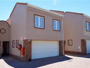3 Bed Duplex in Woodhill