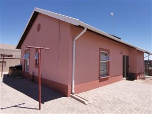 3 Bed House in Raceway