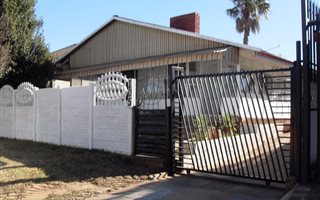 3 Bedroom House in Roodepoort North