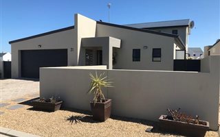4 Bedroom House in Sunset Estate