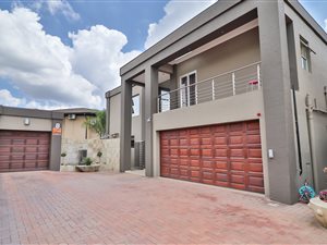 5 Bed House in Sonneveld