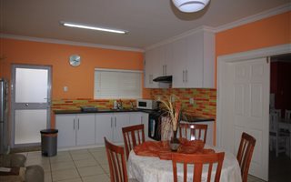 4 Bedroom House in Cosy Corner