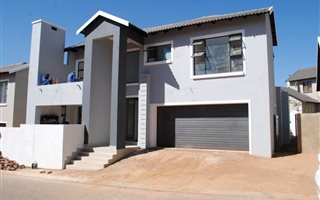 3 Bedroom House in Candlewoods Estate