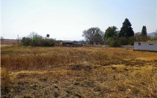 3965 m² Land available in Roossenekal