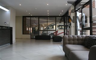 1000 m² Office Space in Olievenhoutbos