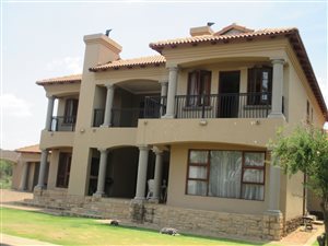 4 Bed House in Leeuwfontein