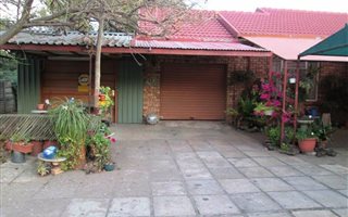 2 Bedroom House in Oos-Einde