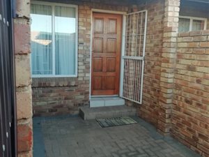 2 Bed Townhouse in Grobler Park