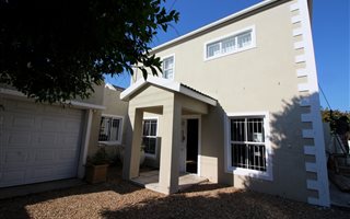 4 Bedroom House in Meadowridge
