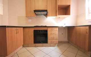 3 Bedroom Apartment in Hazeldean (Silverlakes Surroundings)