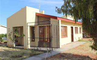 3 Bedroom House in Rosedale