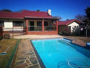 3 Bed House in Hayfields