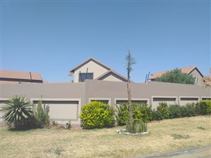 2 Bed Flat in Kleinfontein