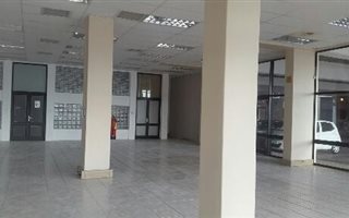 450 m² Commercial space in Tableview
