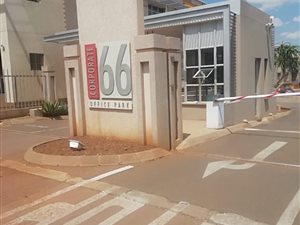 332 m² Commercial space in Die Hoewes