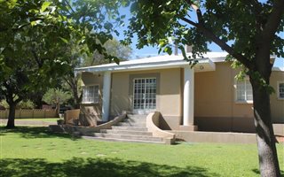 3 Bedroom House in Middelpos