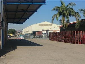 1800 m² Commercial space in Parlock