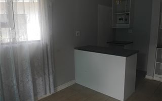 Bachelor apartment in Arboretum