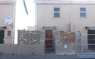 2 Bedroom Townhouse in Pelikan Park