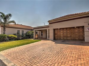 4 Bed House in Glen Marais