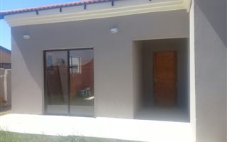 4 Bedroom House in Roodepan