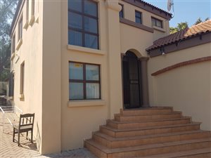 4 Bed House in Waterkloof Ridge