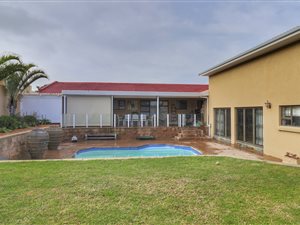 4 Bed House in Dana Bay