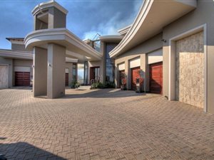 6 Bed House in Meyersdal Eco Estate
