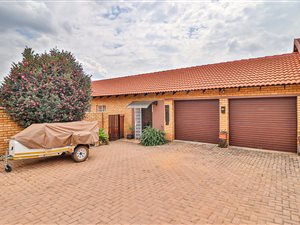 4 Bed Duet in Thatchfield