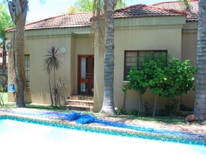 4 Bed House in Silver Lakes Golf Estate