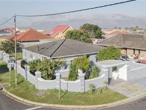 3 Bed House in Retreat
