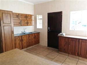2.5 Bed Flat in Pomona