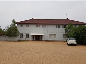 Commercial space in Dersley