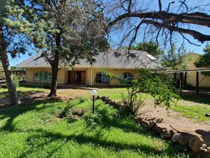6 Bed House in Brandwag
