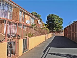 3 Bed Townhouse in Krugersdorp North