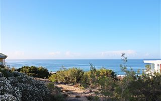 812 m² Land available in Hersham