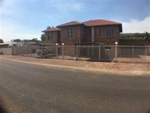 2 Bed Townhouse in Rietfontein