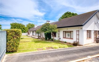 6 Bedroom House in Roundhay