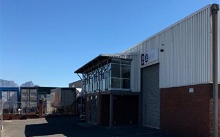 90 m² Commercial space in Airport Industria