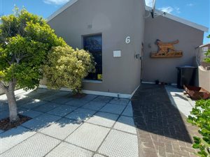3 Bed House in Strandfontein