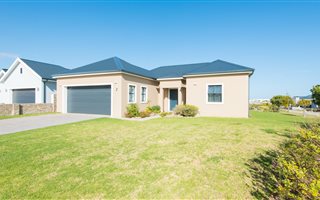3 Bedroom House in Kraaibosch