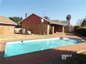 4 Bed House in Falcon Ridge