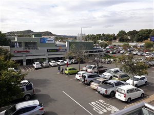 97 m² Commercial space in Lynnwood Manor