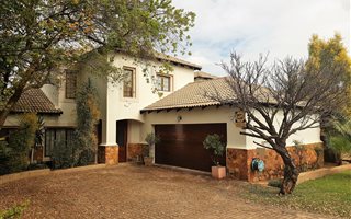 4 Bedroom House in Olympus