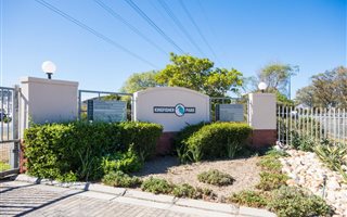 83 m² Commercial space in Somerset West Central