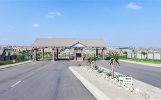 3 Bedroom House in Kosmosdal