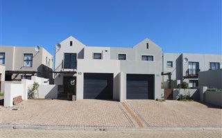 3 Bedroom House in Kelderhof Country Village