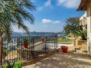 4 Bed House in Florida View