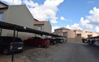 2 Bedroom Flat in Van Der Hoff Park