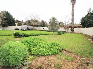 471 m² Land available in Sonstraal